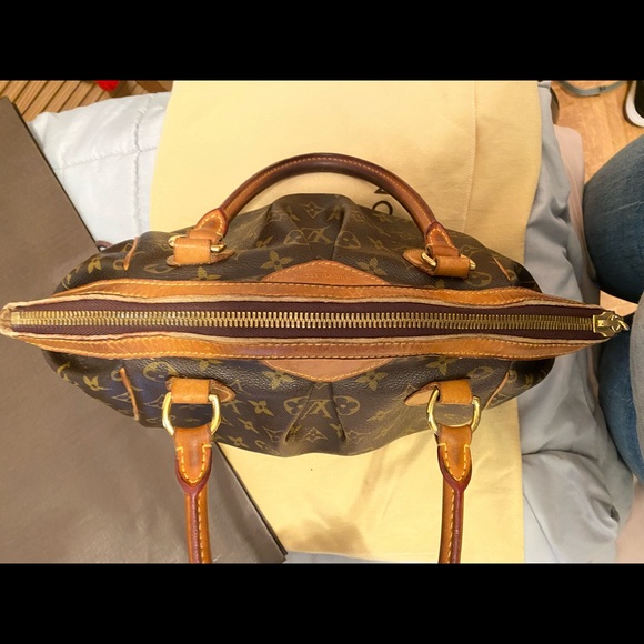 Louis Vuitton
Tivoli Handbag Monogram Canvas PM - Picture 11 of 16